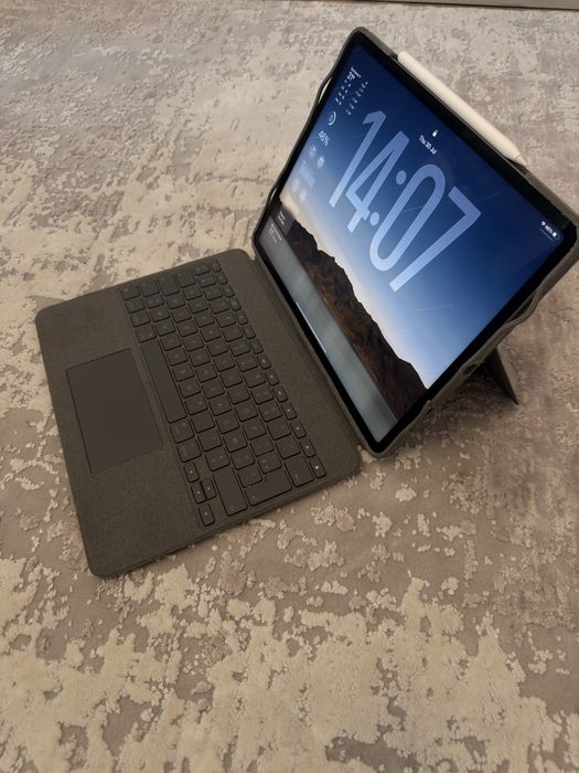iPad Pro 12.9” 5th Gen (M1) Cellular + Apple Pencil Gen. 2 + Logitech Combo Touch