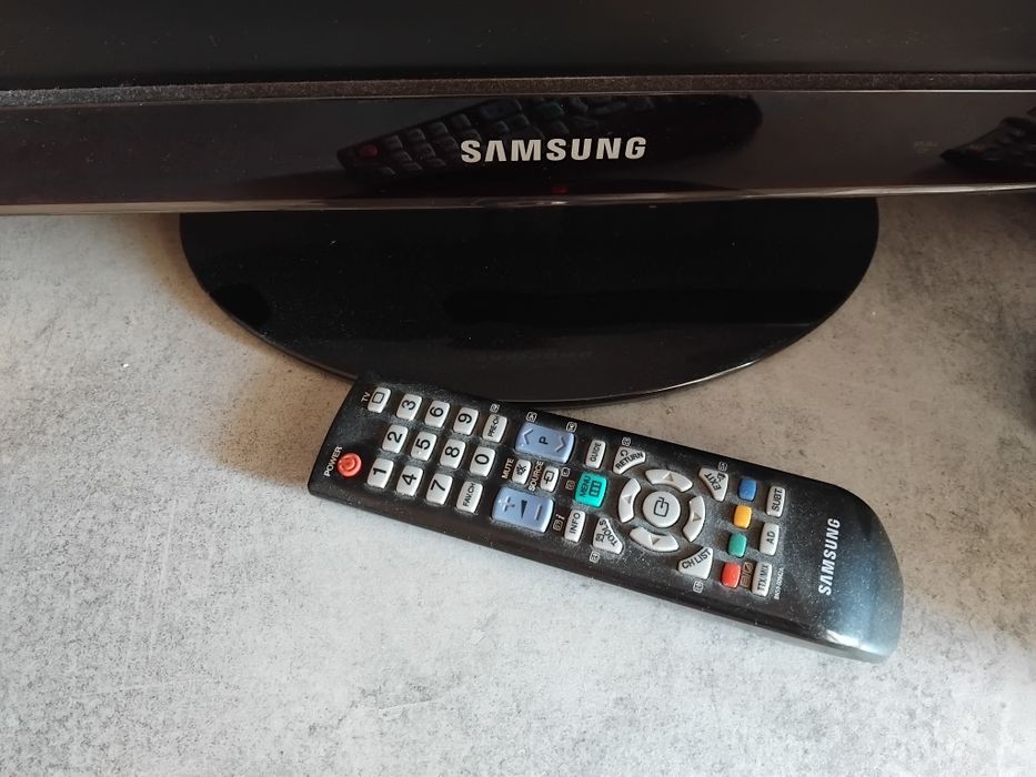 Телевизор Samsung 22 инча