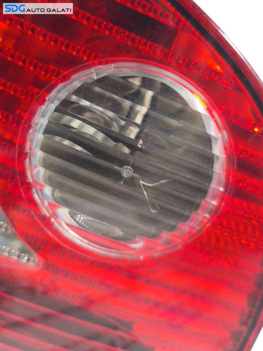 Stop Lampa Tripla Stanga de pe Aripa Caroserie Volkswagen Polo 9N 2002 - 2005 Cod 6Q6945257A (Fisura Interioara) [LR1351]