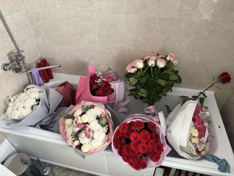 Цветы разные цены розы и так далее