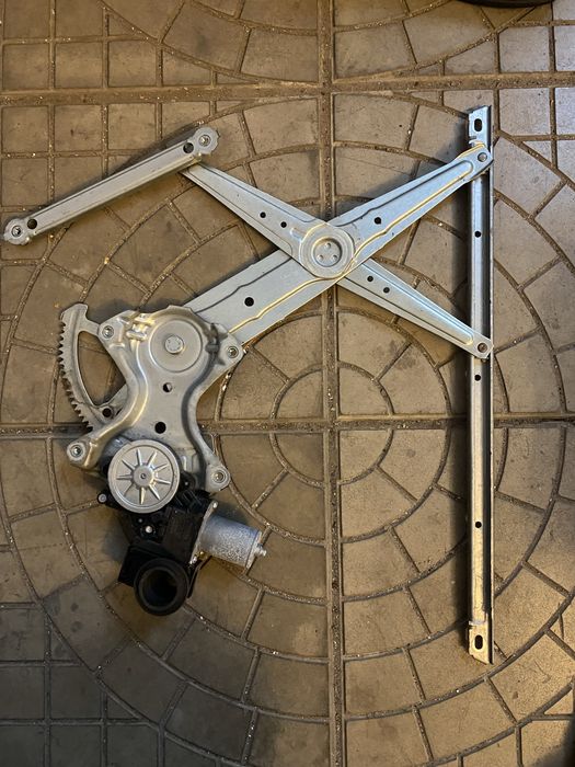 Передний стеклоподъёмник Тойота Камри 70/75