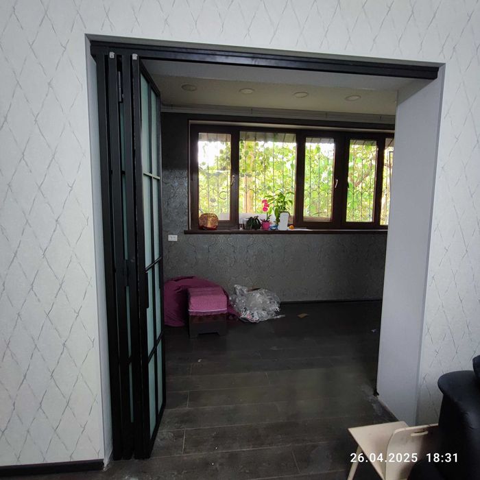 Стеклянные раздвижные лофт перегородки и двери