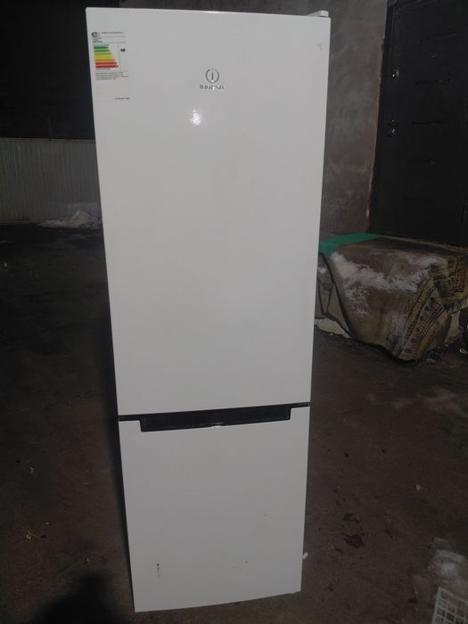 Холодильник индезит рабочая Доставка есть