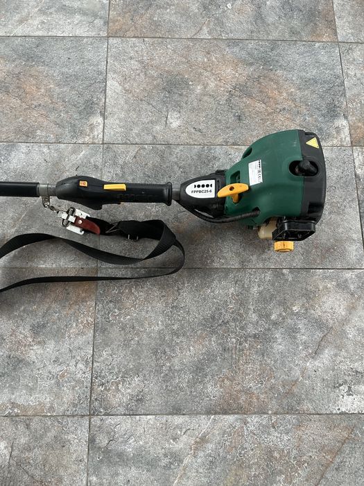 Masina de tuns iarba