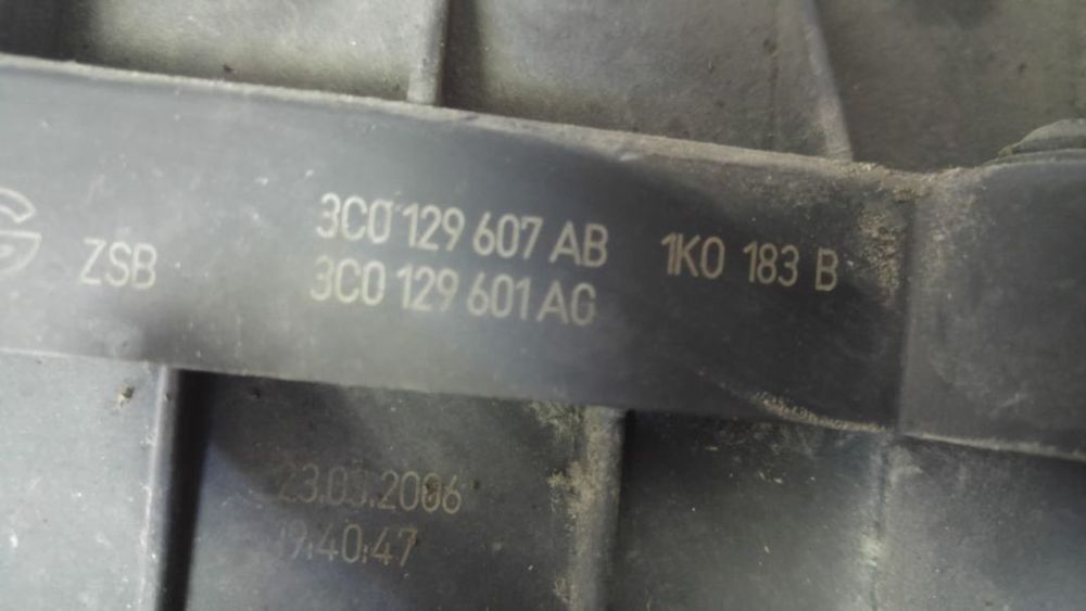 Cascasa filtru aer seat leon 1p1 2.0 tdi bkd 3c0129607ab