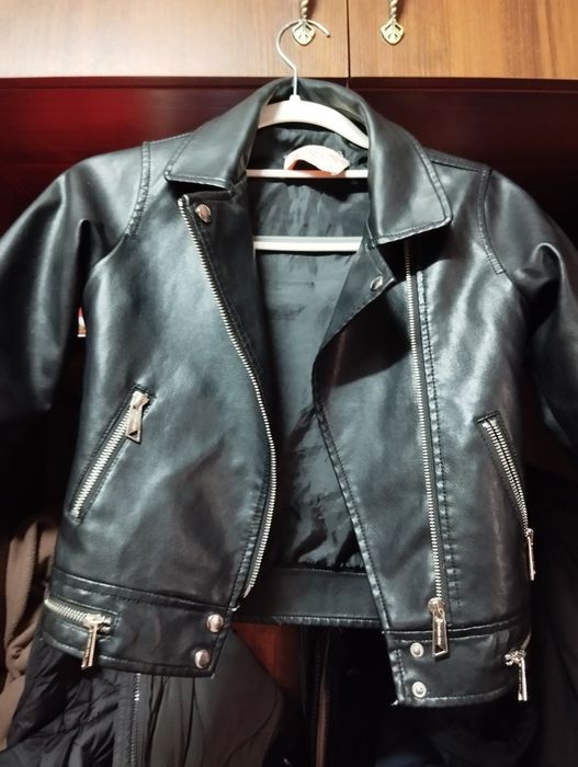 Продам куртку для девочки