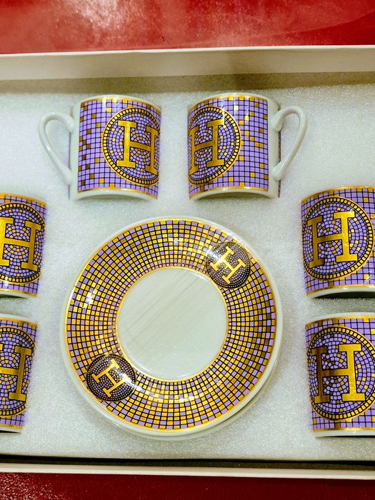 Set serv cafea 12 piese(6 farfurii și 6 cescute),cutie,saculet