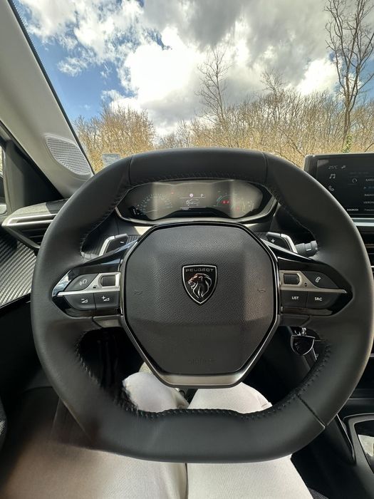 Пежо 208 1.2 110 к.с HYBRID автоматик