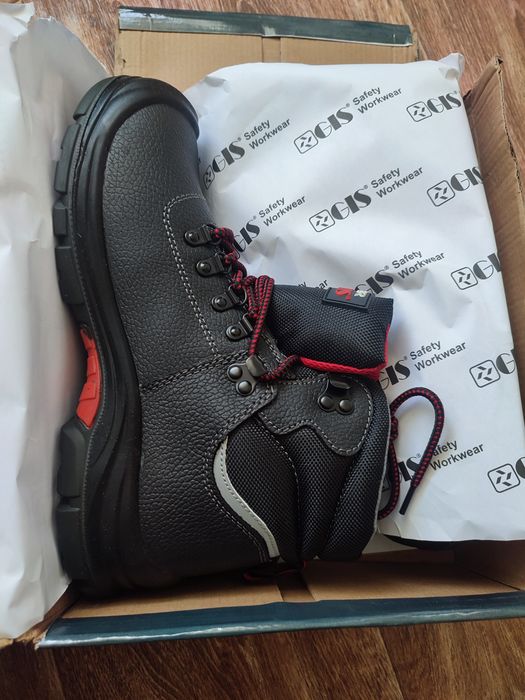 Сефти ботинки новые