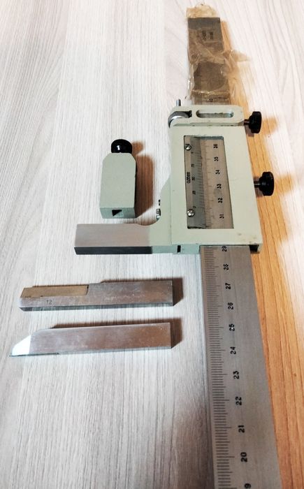 Штангенрейсмас ШР-400. Штангенциркуль