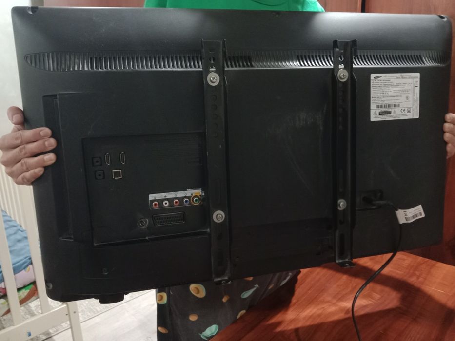 Телевизор, кронштейни антенна