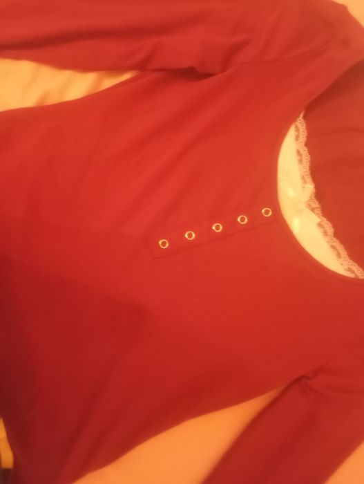 Продам красную кофточку