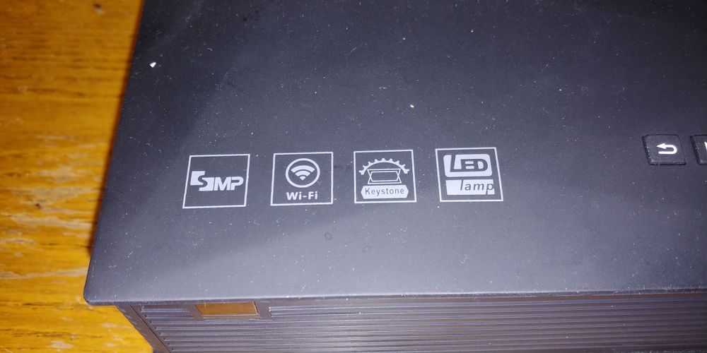 videoproiector UNIC lampa LED