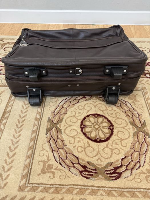 Сумка чемодан дорожная костюма