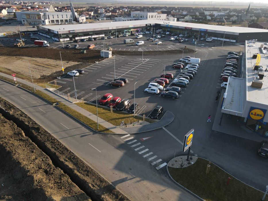 Inchiriem spatiu comercial 207 mp Funshop Park Arad