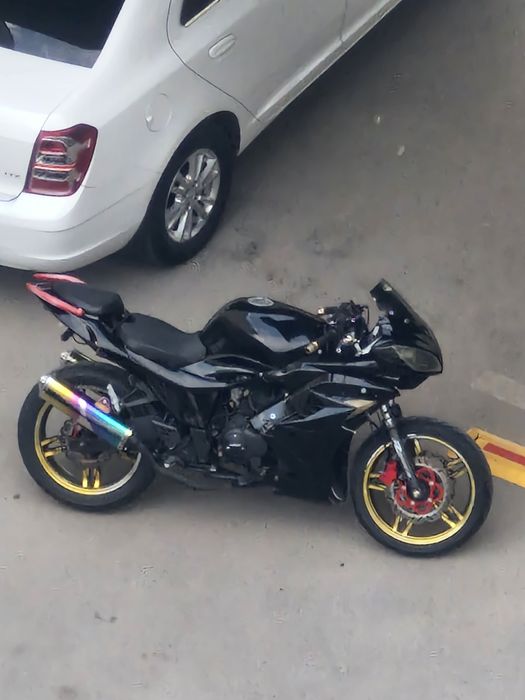 Moto sotiladi 250cc ( 1 300$ )