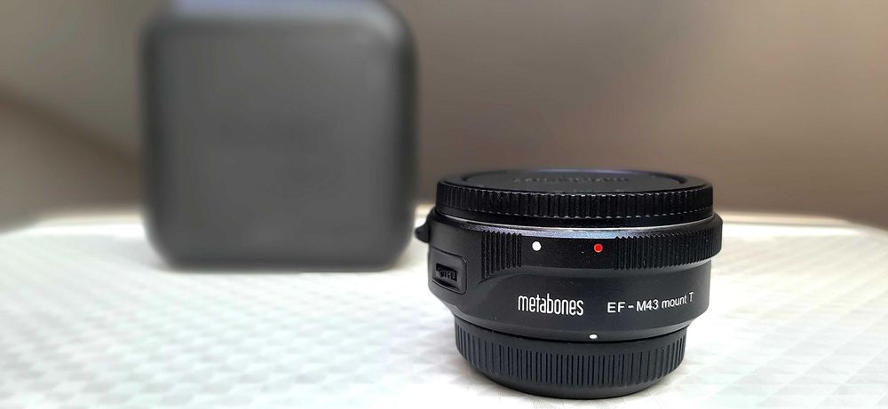 Адаптер Metabones T Smart за обективи с байонет Canon EF или Canon EF-S за фотоапарати с байонет Micro Four Thirds