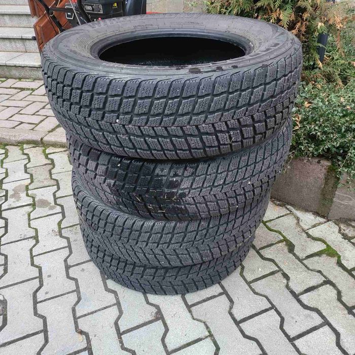 Зимни гуми 215/70/16