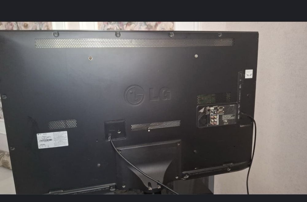 Телевизор LG хорошее состояние