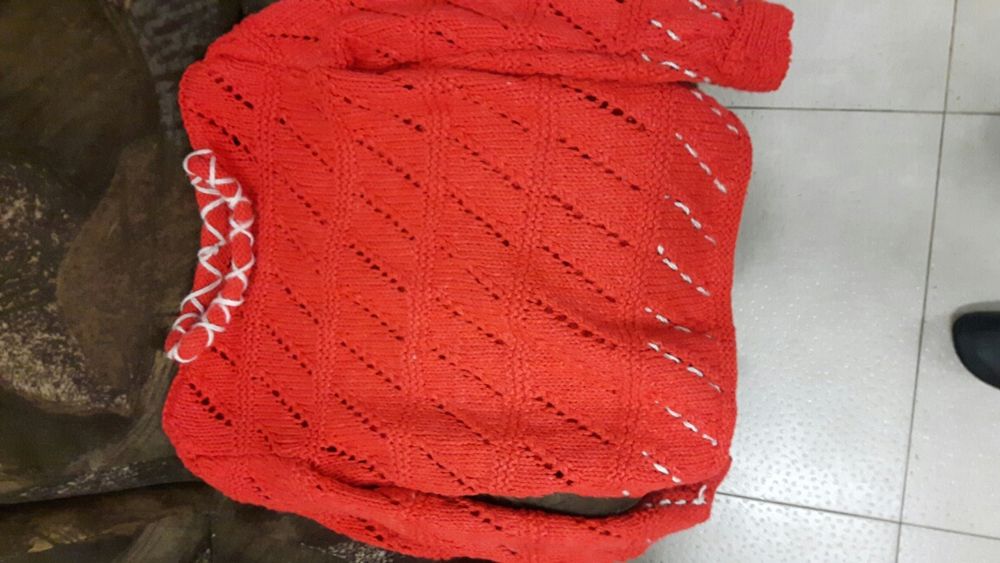 Разпродажба.Дамски ръчно плетен пуловер.