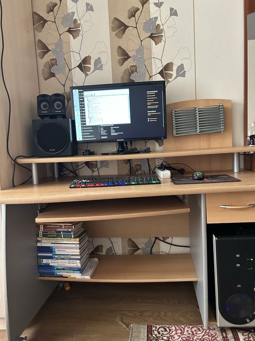 продаю компьютер.Продаю компьюьерный стол