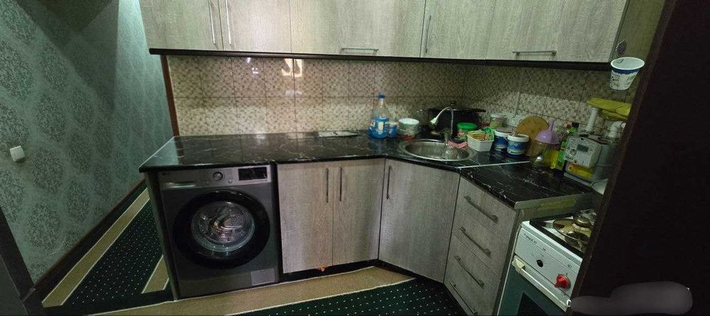 Срочно 1 хонали квартира сотилади 6 микрн