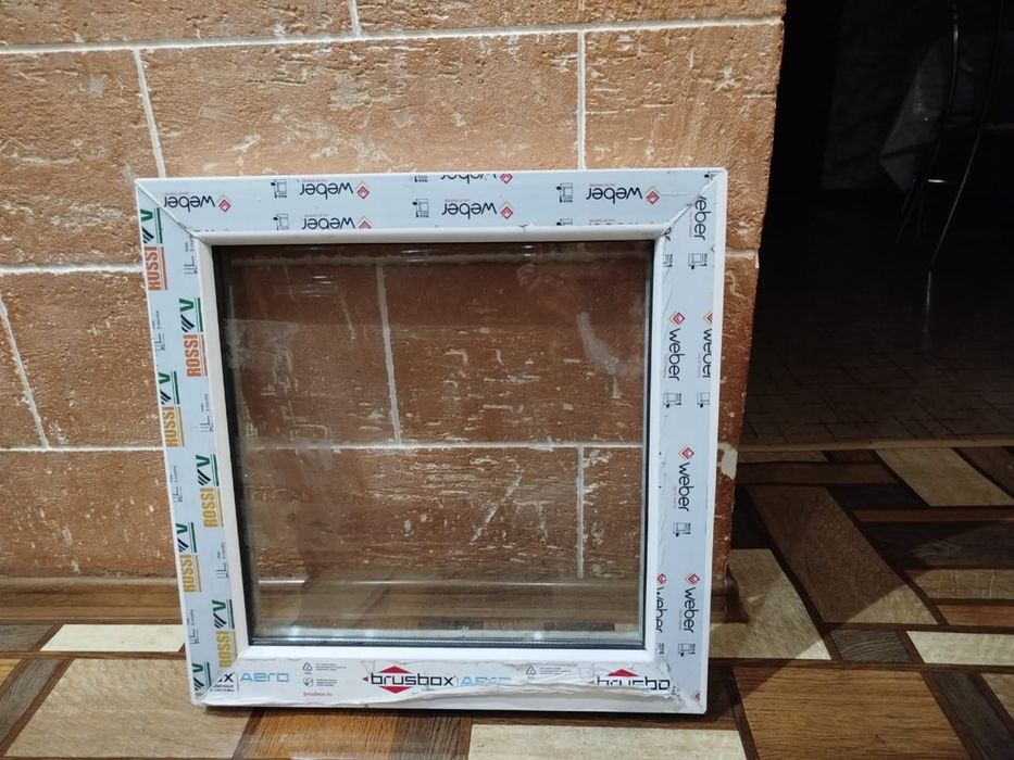 окошко 52*52 новое есть еще по больше в баню или в гараж можно только