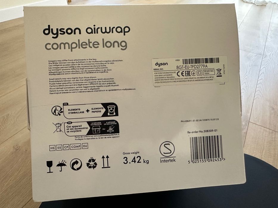 Dyson Airwrap cu toate accesoriile si cutie