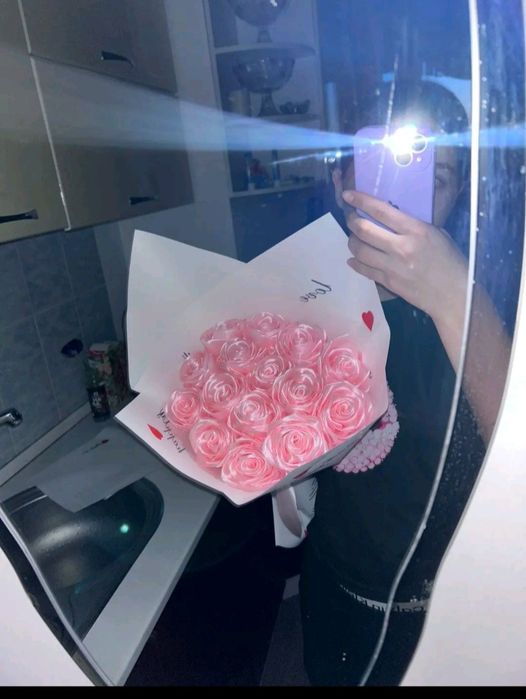 розы из атласных лент