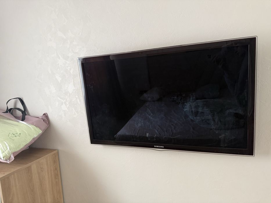 Продам б/у  телевизор samsung