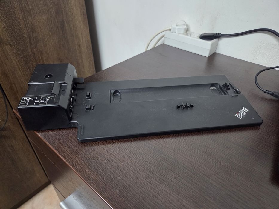 Vând Lenovo ThinkPad Ultra Docking Station