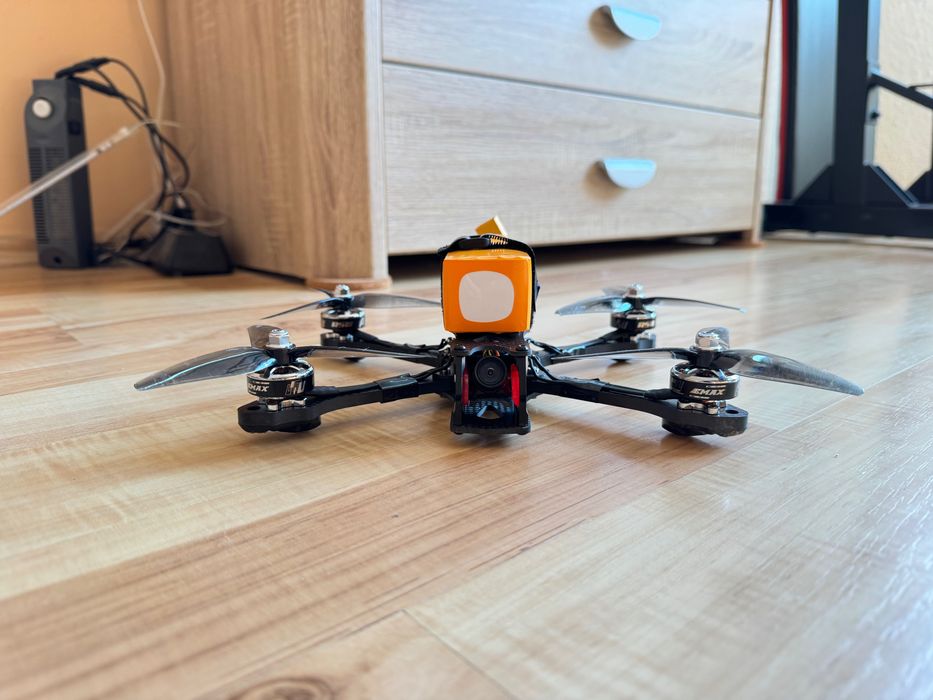 5-инчов FPV Дрон, Очила, Дистанционно и Зарядно за Батерии