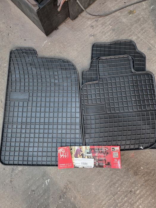 Гумени стелки за Мицубиши L200