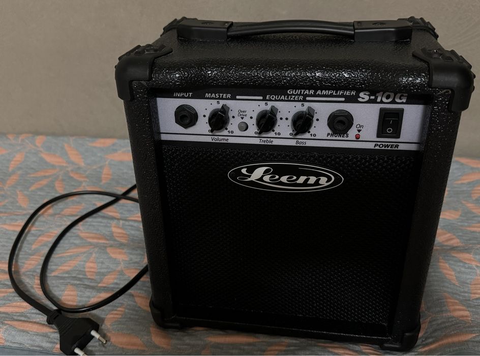 Продам электрогитару rockstel