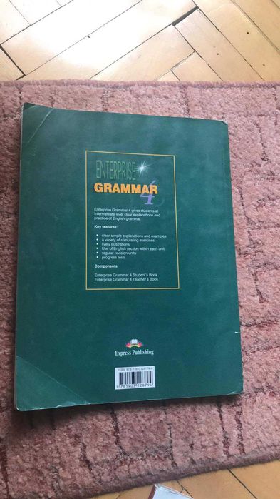 Продавам учебници различни видове