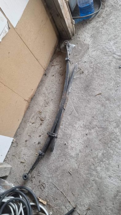 Arc spate Nissan Navara