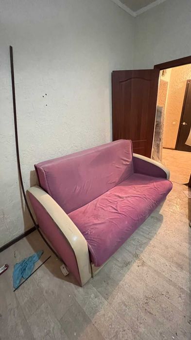 Диван и шкаф - бесплатно