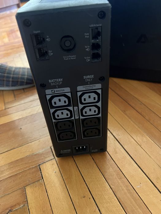 2 броя UPS APC Back-UPS Pro 900 – работещи, батериите за смяна