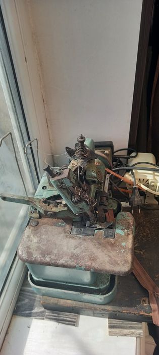 Продам швейный оверлок.