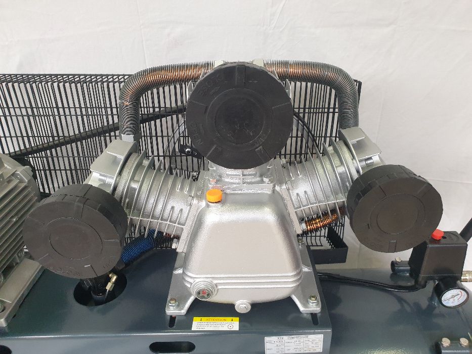 300 л Бутален трифазен компресор с ремъчно задвижване, 51022