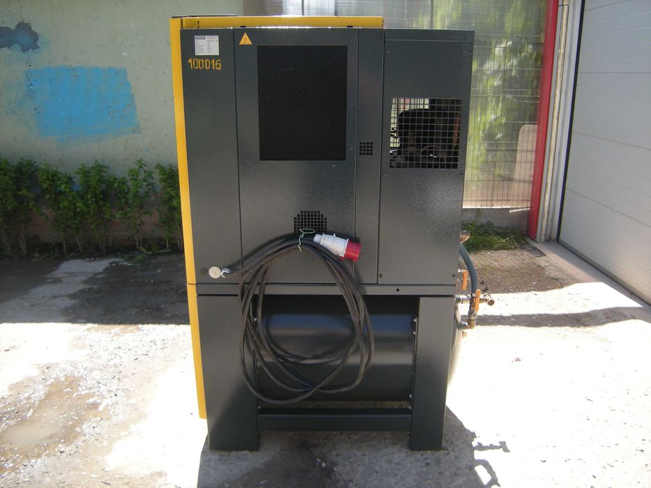 Compresor aer cu surub Kaeser Aircenter SM 12 T cu uscator si rezervor