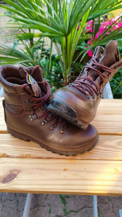 Bocanci militari originali Altberg Defender Combat Boots, culoare maro