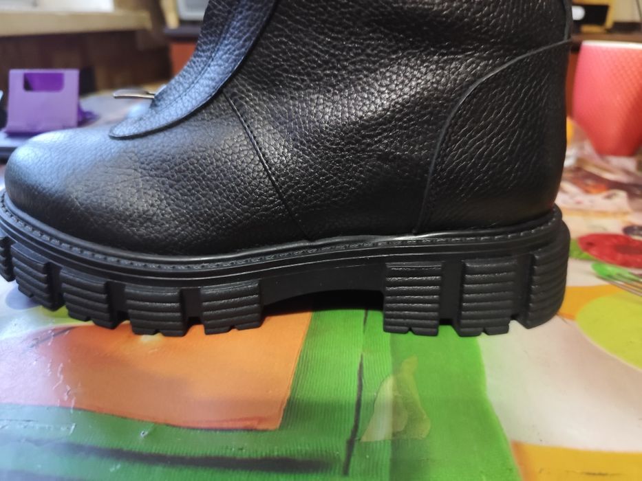 Продаю зимние ботинки