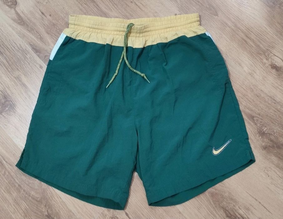 Pantaloni scurți Nike vintage mărimea M