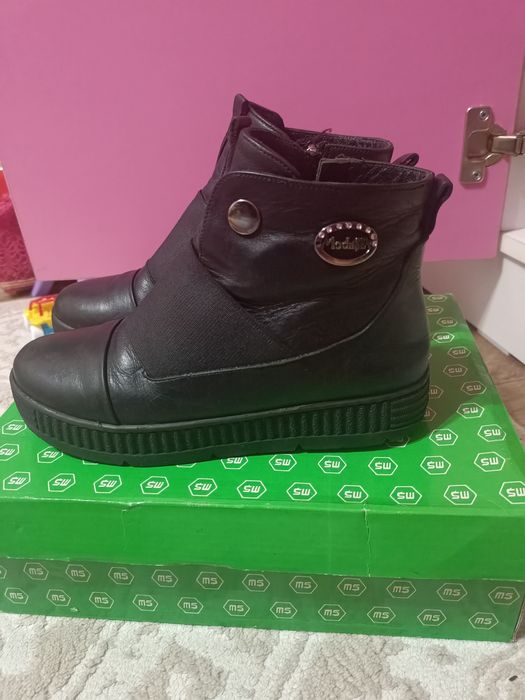 Продам полуботинки