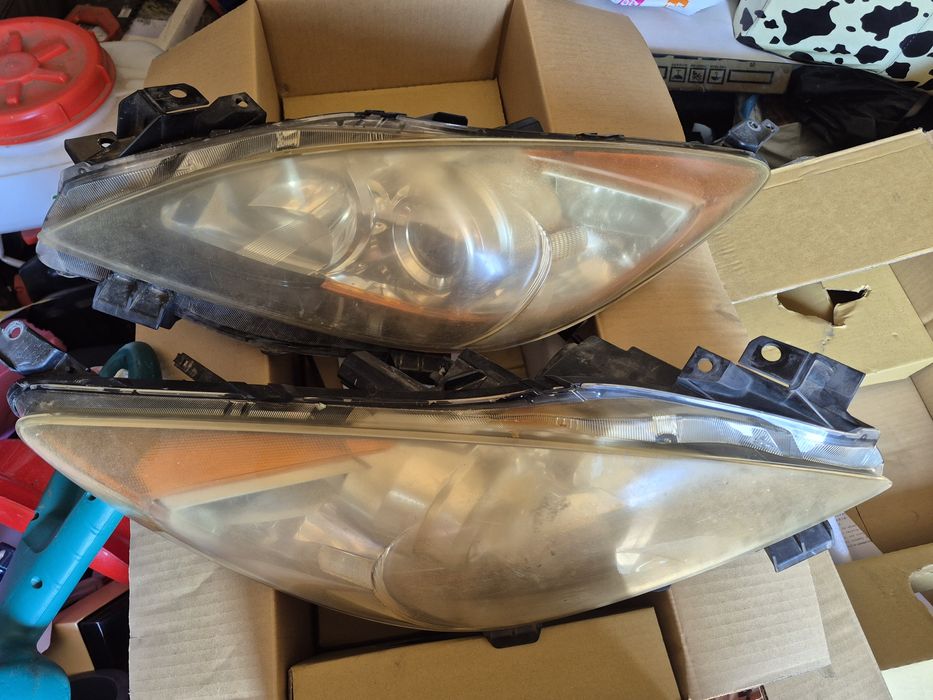 Faruri mazda 3 an 2009