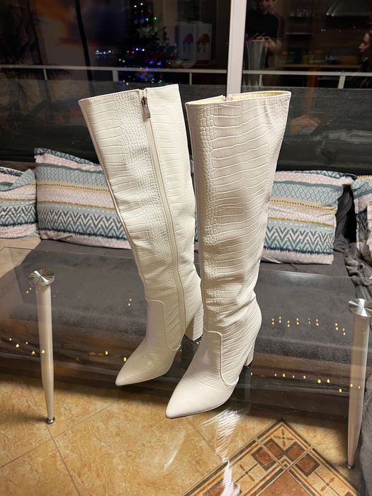 Дамски ботуши бели