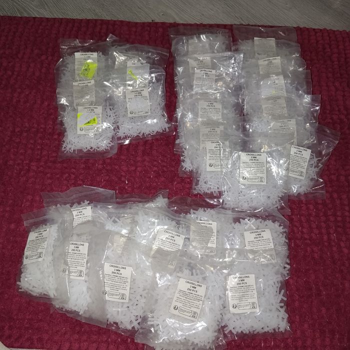 Distanțier gresie și faianță, punguțe cu 250 bucăți de 1,5mm, 2mm, 3mm