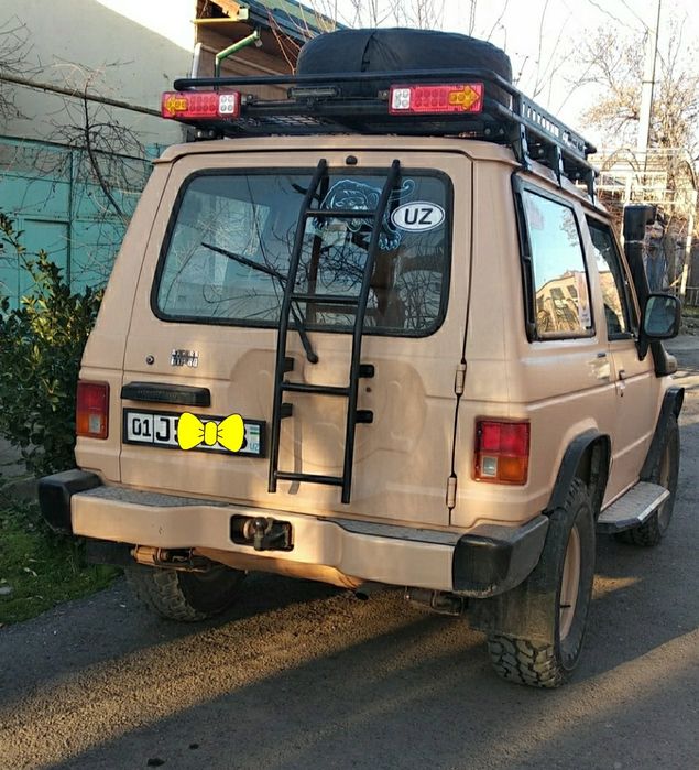 Продается MITSUBISHI MONTERO (PAJERO).
1988 год выпуска. 
234 000 проб