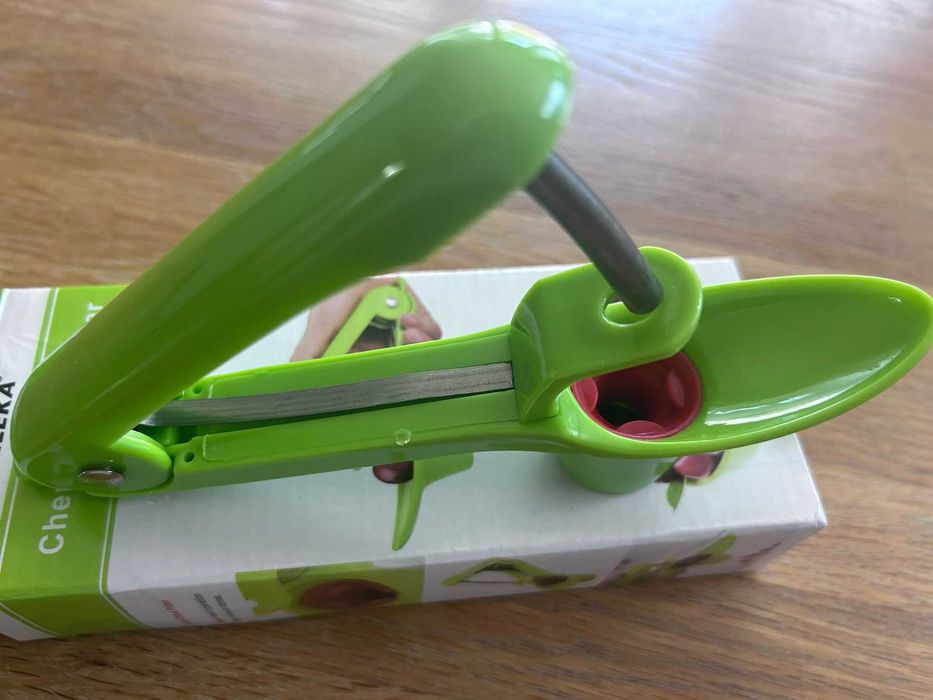 Aparat pentru scos samburi cirese, visine, masline, Plastic/inox verde